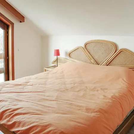 Amazing In Leuze With 4 Bedrooms, Private Swimming Pool And Outdoor Swimming Pool Ferienhaus *